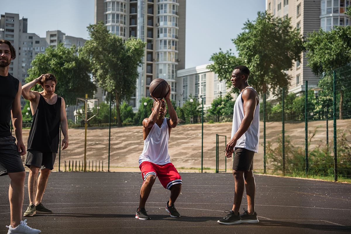 ŁADNA POGODA? GRAJ W STREETBALL – ZASADY I PRZYGOTOWANIE DO ROZGRYWEK