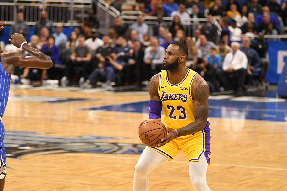 NAJLEPSI KOSZYKARZE NBA – ICH HISTORIE CIĘ ZAINSPIRUJĄ